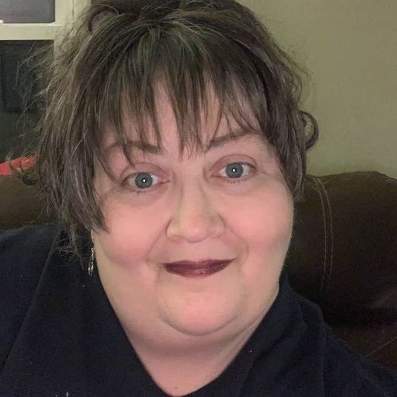 Meet your Posher, Lynne - Picture 1 of 1